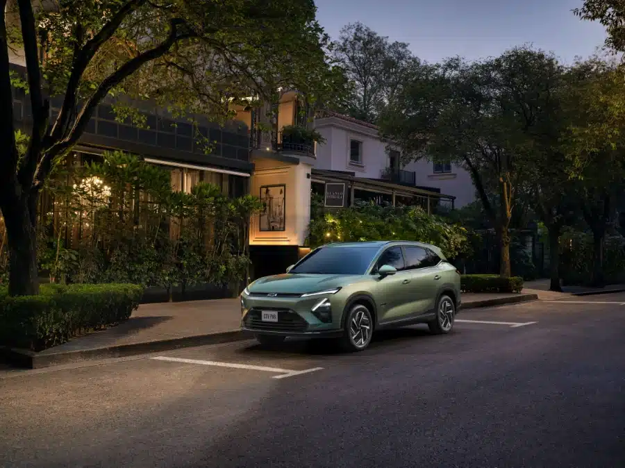 MY26_CaptivaPHEV_Frontal